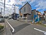 外観：前面道路を含めた現地写真です。