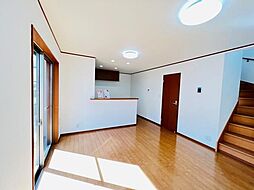 相模原市中央区上溝 中古戸建 4SLDKのリビング/ダイニング