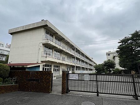 相模原市立鶴の台小学校まで約300m（徒歩4分）