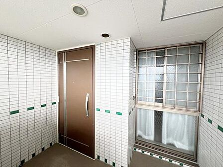 いつも気持ちよくご家族を迎えられる玄関です。