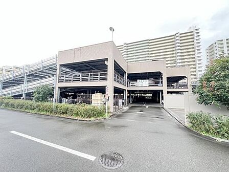駐車場ももちろん完備しておりますのでお車所有の方にも心強いです。