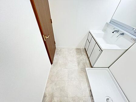 脱衣所は小さなお子様がいるご家庭にも重宝されます。