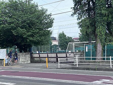 大和市立大和中学校まで約270m(徒歩4分)