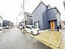 外観：前面道路を含めた現地写真です。ぜひ周辺環境も併せてご覧ください。
