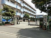海老名市立海西中学校まで約2460m（徒歩31分）