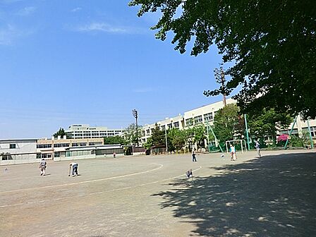 大和市立大和小学校まで約880m(徒歩11分)