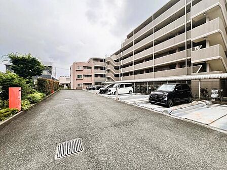 駐車場ももちろん完備しておりますのでお車所有の方にも心強いです。
