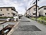 外観：前面道路を含めた現地写真です。