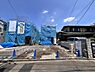 外観：前面道路を含めた現地写真です。