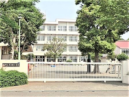 綾瀬市立土棚小学校まで約650m（徒歩9分）