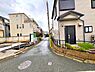 外観：前面道路を含めた現地写真です。