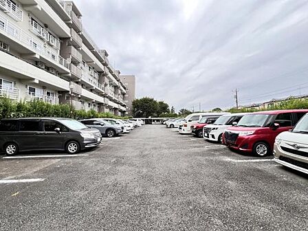 駐車場ももちろん完備しておりますのでお車所有の方にも心強いです。