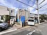 外観：前面道路を含めた現地写真です。