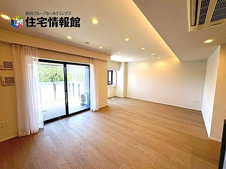 ご家族が集うLDKは約21.9帖の広さ、団らんの空間です。