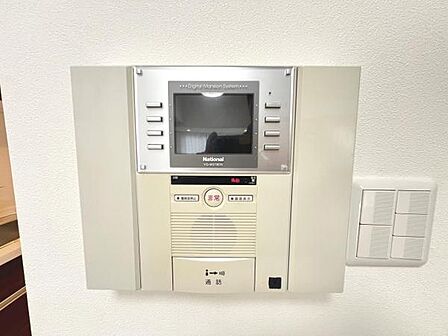 訪問者を確認できるTVモニター付きインターフォンです。