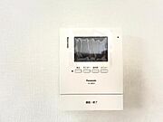 訪問者を確認できるTVモニター付きインターフォンです。