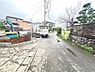 外観：前面道路を含めた現地写真です。