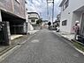 外観：前面道路を含めた現地写真です。ぜひ周辺環境も併せてご覧ください。