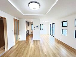 横浜市磯子区栗木3丁目 戸建　1号棟 4LDKのリビング/ダイニング