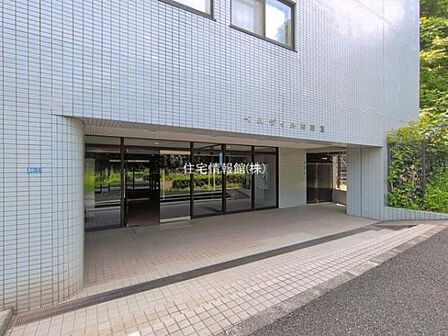 ゆったりとした印象のエントランスです。