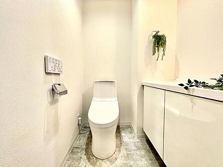 ほっと安らげるトイレ空間です。