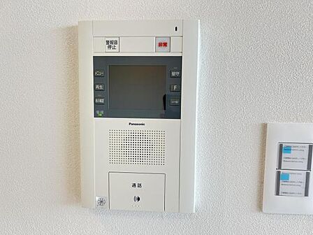 TVモニター付きインターフォンで、お部屋から訪問者を確認できます。