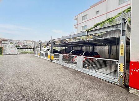 駐車場ももちろん完備しておりますのでお車所有の方にも心強いです。