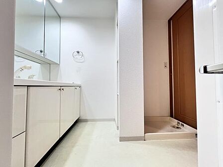 脱衣所は小さなお子様がいるご家庭にも重宝されます。