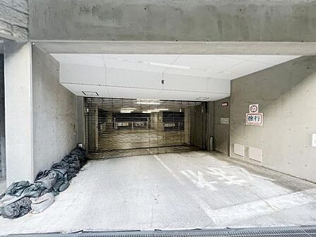 駐車場ももちろん完備しておりますのでお車所有の方にも心強いです。