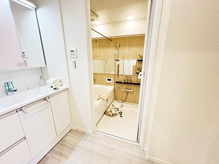 脱衣所は小さなお子様がいるご家庭にも重宝されます。
