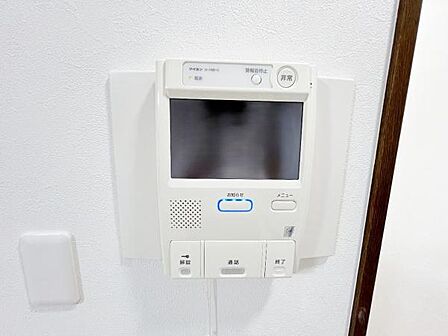 訪問者を確認できるTVモニター付きインターフォンです。