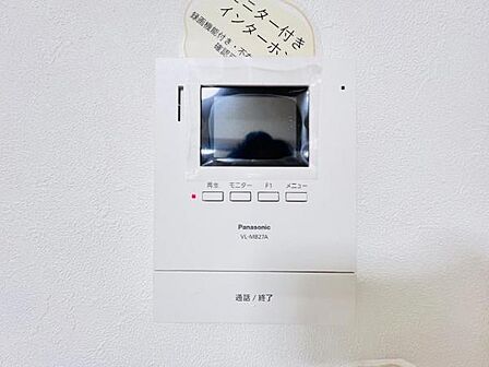 訪問者を確認できるTVモニター付きインターフォンです。