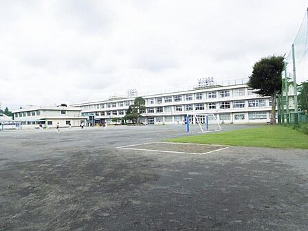 福生市立福生第一小学校まで約350m(徒歩5分)
