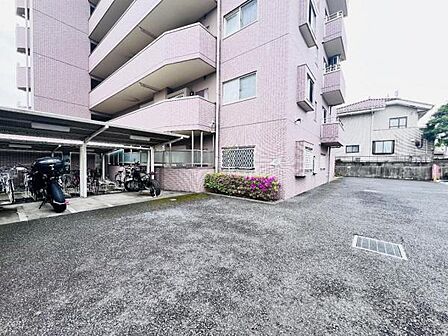 敷地内の駐輪場です。