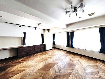 家族団らんの場所としてゆったりと居心地の良いリビングです。
