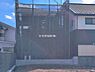 外観：前面道路を含めた現地写真です。