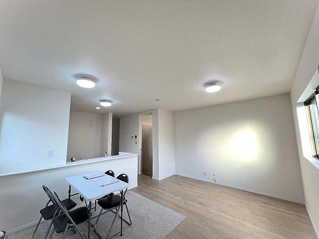 リビング/ダイニング 府中市清水が丘2丁目