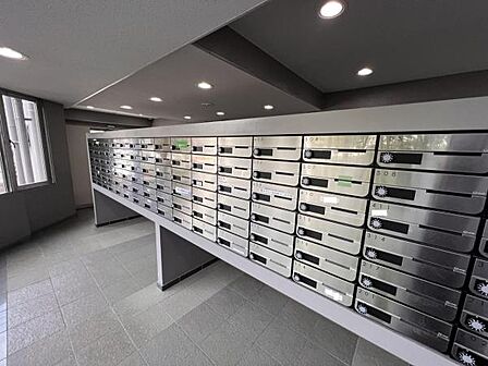 荷物や小包を大切に保管します。
