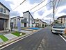 外観：前面道路を含めた現地写真です。