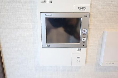訪問者を確認できるTVモニター付きインターフォンです。