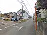 外観：前面道路を含めた現地写真です。