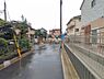 外観：前面道路を含めた現地写真です。