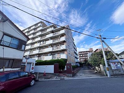 外観：現地写真です。ぜひ現地をご覧くださいませ。穏やかな環境で生活を送れますね。お子様にも暮らしやすい立地です。