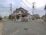 外観：前面道路を含めた現地写真です。
