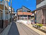 外観：前面道路を含めた現地写真です。