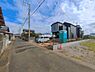 外観：前面道路を含めた現地写真です。