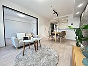 家族団らんの場所としてゆったりと居心地の良いリビングです。