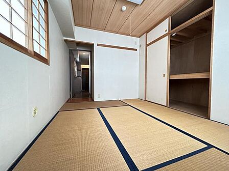 いつでもお部屋をスッキリお使い頂ける収納スペースを設置。