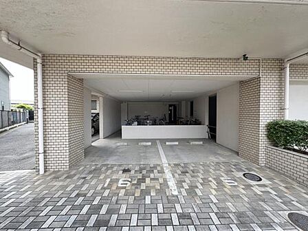 屋根付きの駐輪場は嬉しいですね。