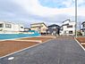 外観：前面道路を含めた現地写真です。
